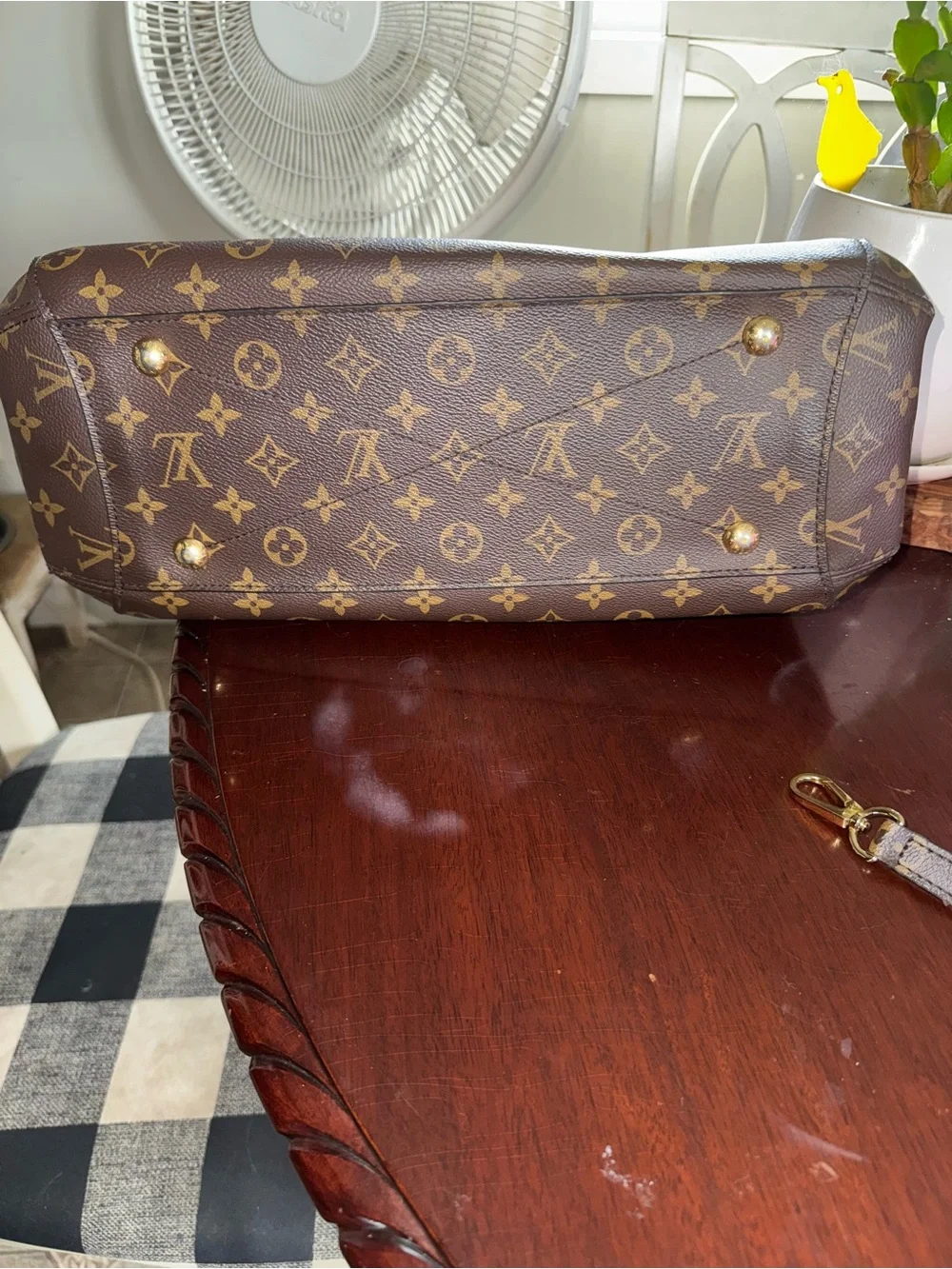 Louis vuitton Montaigne GM with shoulder strap. - Picture 13 of 16